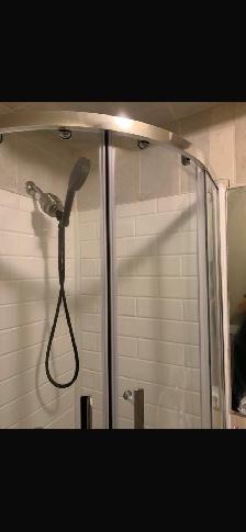 Private spacious room and washroom - Photo 2