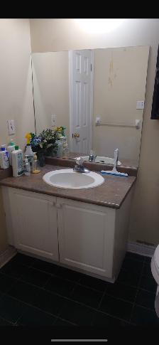 Private spacious room and washroom - Photo 3