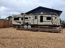 Spacious Jayco Eagle Premier 318 RETS