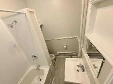 Peterborough 2 bedroom Spacious Apartment $1499 - Photo 3