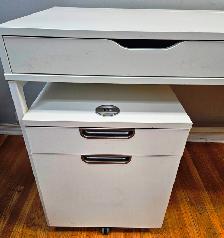IKEA Desk - Photo 4
