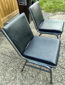 Two metal stackable chairs. - Photo 4