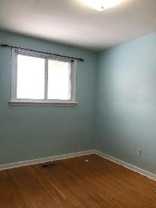 3 Beds 1 Bath Main Floor unit $2800/- available from 15th SEP - Photo 12
