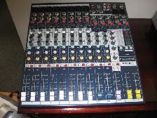 Console Soundcraft EFX-8, 12 entrées à vendre, prix est $550.