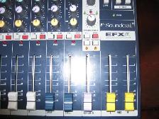 Console Soundcraft EFX-8, 12 entrées à vendre, prix est $550. - Photo 2