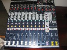 Console Soundcraft EFX-8, 12 entrées à vendre, prix est $550. - Photo 3