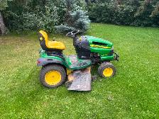 John Deere LA165 Lawn Tractor