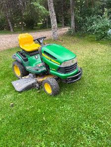 John Deere LA165 Lawn Tractor - Photo 2