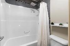 5 Bedroom House for Rent Close to Chestermere lake - Photo 16