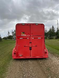 Horse trailer - Photo 2