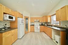 4 BEDROOM CABOVER IN ROYALWOOD - Photo 4
