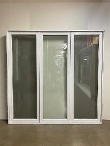 10931BP Fenêtre Battant PVC Blanc  Salle de montre 72 1/2 x 71 3