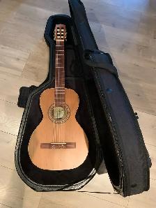 Guitar Godin Motif classical parlor