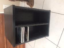 BEAU BUREAU NEUF EN BOIS NOIR 17'HAUT À CONTENIR 100 CD: $20.00 - Photo 2