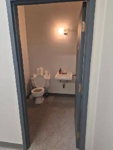 600 sq ft Warehouse Office Space For Rent Islington/Queensway - Photo 5