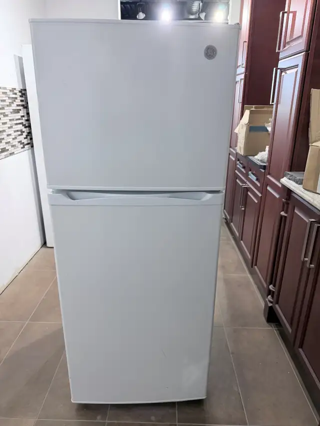 Réfrigérateur 24po Blanc | GPE12FGKDWW - GE