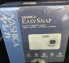 YASHICA EASYSNAP DIGITAL CAMERA