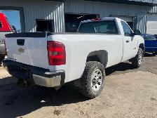 4x4 ~ 2011 Chevy Silverado HD 3500 Reg cab long box ~ SAFETIED - Photo 3