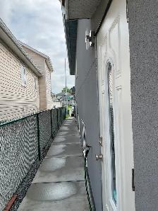 Fully renovated and furnished 2 bdr sep entr & laundry bsm suite - Photo 12