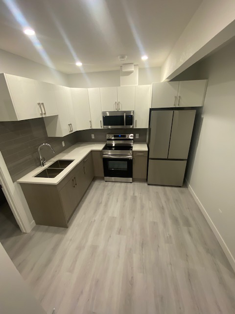 1 Bed   Den / 1 Bath Legal Bsmt Suite in SW Edmonton