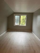 2-Bedroom Top-Floor - Newly Updated! - Photo 2