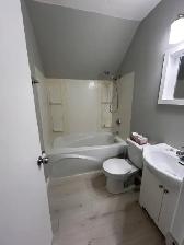 2-Bedroom Top-Floor - Newly Updated! - Photo 4