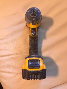 Dewalt 20v ¼ Drive Impact w/ 5ah Battery Max Atomic - Photo 4