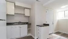 All Inclusive Bright Basement Apartment - Photo 5