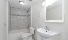 All Inclusive Bright Basement Apartment - Photo 6