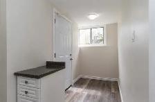 All Inclusive Bright Basement Apartment - Photo 7