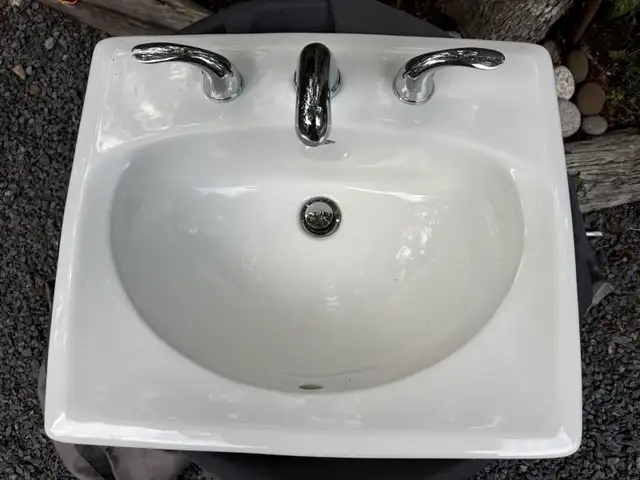 Bathroom sink for Sale