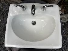 Bathroom sink for Sale