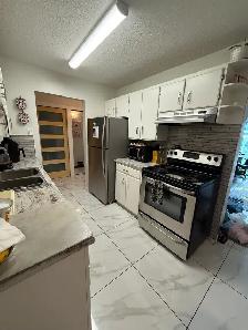 BEAUTIFUL 2 BEDROOM 1 BATH - HEAT & LAUNDRY INCLUDED - Photo 3