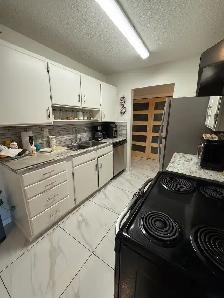 BEAUTIFUL 2 BEDROOM 1 BATH - HEAT & LAUNDRY INCLUDED - Photo 4