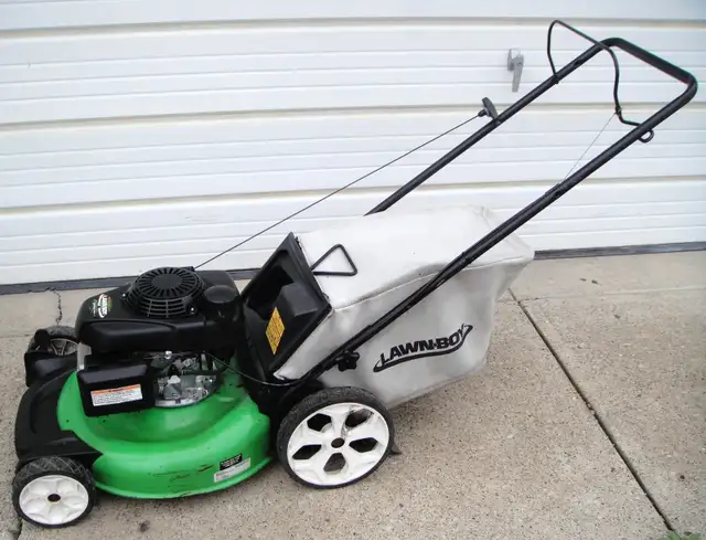 LAWNBOY REAR BAG GAS LAWNMOWER