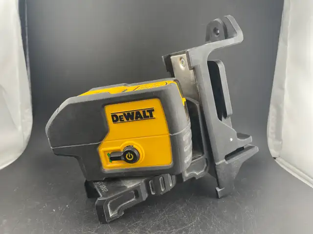 Dewalt DW083CG 3 Point Laser Level - Green