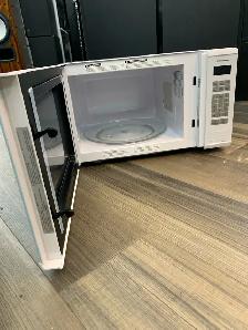 Panasonic 1100W Microwave - Photo 2