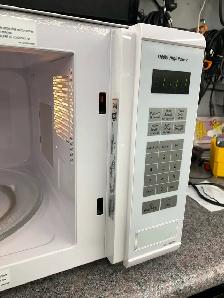 Panasonic 1100W Microwave - Photo 3