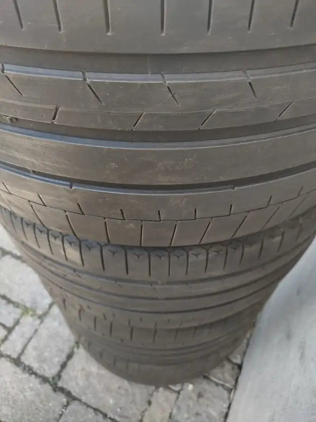 275-30ZR20x4 pneus été Continental SportContact. Excellent état