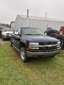 2001 Chevy 1500 HD - Photo 2