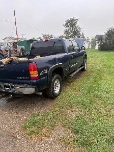 2001 Chevy 1500 HD - Photo 3