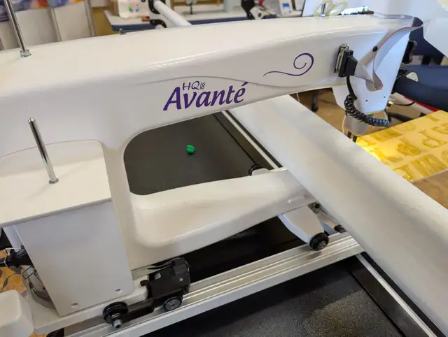 Handi Quilter Avante 18 with 10' Studio2 Frame