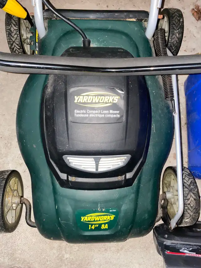Yardworks Electric Compact Lawn Mower