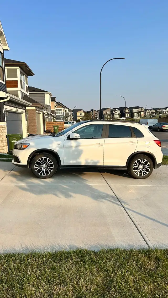 White Mitsusubishi RVR 2016 for Sale