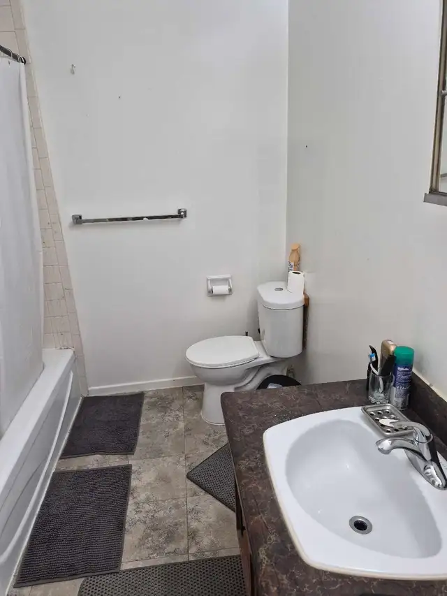 Furnished Room in Blackburn Hamlet - $700 All-Inc (Oct 1)