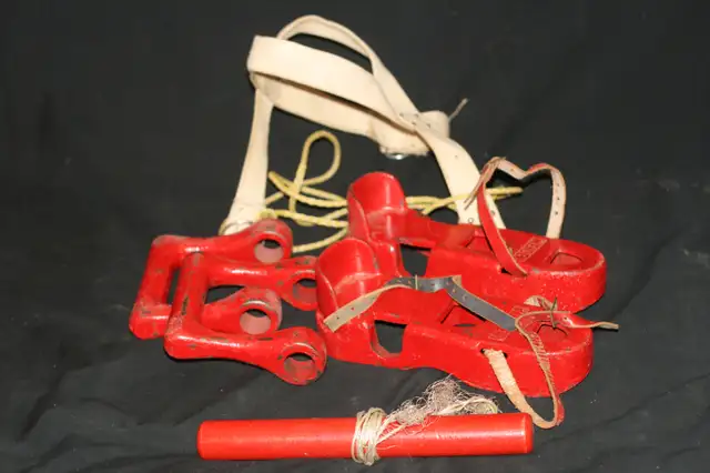 VINTAGE WEIDER WEIGHT LIFTING EQUIPMENT IRON BOOTS, HEADSTRAP