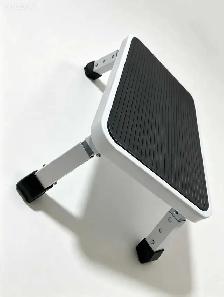 VEVOR Step Stool 1-Step, 330lbs, Folding Steel Ladder, 3 Heights - Photo 3