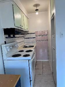 Downtown Near McGill All Included Furnitured Studio for Rent !! - Photo 3