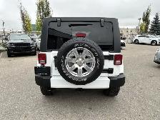 2016 Jeep Wrangler UNLIMITED SAHARA 4X4 - AUTOMATIC/NAVIGATION/H - Photo 17