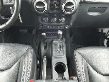 2016 Jeep Wrangler UNLIMITED SAHARA 4X4 - AUTOMATIC/NAVIGATION/H - Photo 31
